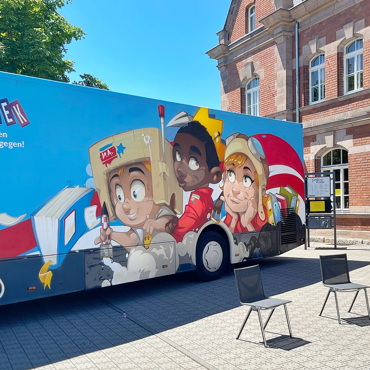 Bus der Stadtbibliothek – Street Art on Wheels